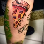 рисунок татуировки с кусочками пиццы у которой надкушен краешек - tatufoto.com 08022023 - 056