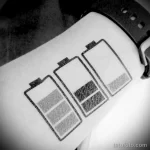 рисунок татуировки с тремя разряженными батарейками на руке - tatufoto.com 180223 - 032