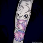 рисунок татуировки сова в шапочке с красным крестом и стетоскопом на шее - tatufoto.com 110223 - 116