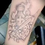 рисунок татуировки стеклянная колба с лекарствами таблетки и старинные стеклянные шприцы - tatufoto.com 110223 - 120