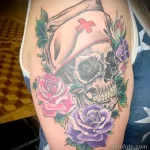 рисунок татуировки череп медсестры и разноцветные розы - tatufoto.com 110223 - 123