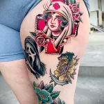 татуировка с большим красным крестом медсестрой и цветами выполнена на левом бедре девушки - tatufoto.com 110223 - 166