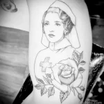 татуировка с большим цветком розы и медсестрой - tatufoto.com 110223 - 167
