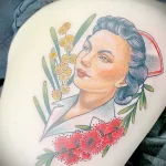 татуировка с медсестрой и жёлто-красными цветами - tatufoto.com 110223 - 174