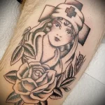 татуировка цветы розы медсестра в головном уборе с красным крестом - tatufoto.com 110223 - 188
