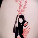 чёрно-красный рисунок татуировки с цветком и человеком несущим батарейку под мышкой - tatufoto.com 180223 - 044