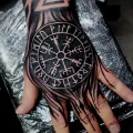 крутая blackwork татуировка со скандинавскими рунами на руке - tatufoto.com 080323 - 013