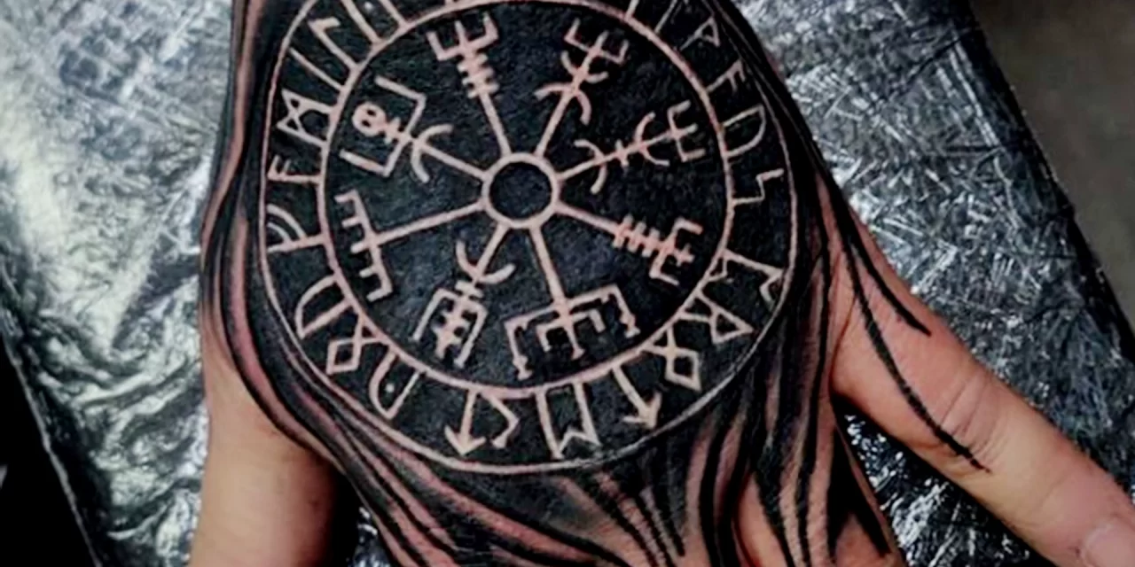 Татуировки со скандинавскими рунами
