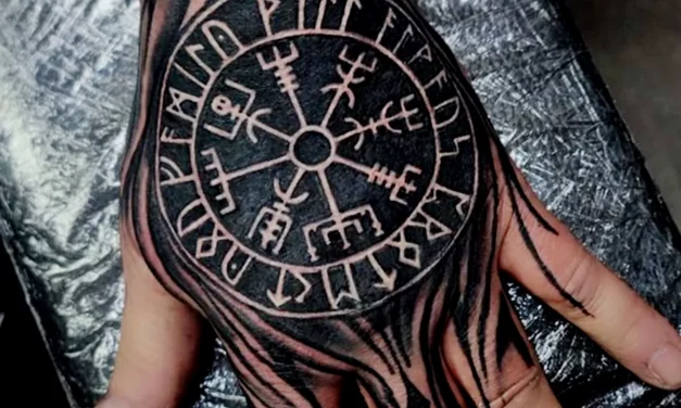 Татуировки со скандинавскими рунами