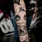 рисунок татуировки на руке страшная кукла девочка с зашитым ртом - tatufoto.com 180323 - 050