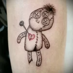 рисунок татуировки потрёпанная кукла с иголкой в сердце - tatufoto.com 180323 - 052