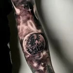 татуировка лес Планета и космос на всю левую руку