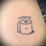 татуировка рулон туалетной бумаги и надпись дом - tatufoto.com 010323 - 035