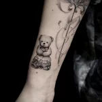 татуировка с кукольным Мишкой на запястье правой руки - tatufoto.com 180323 - 077