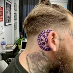 татуировка со скандинавскими рунами и кругами за ухом у мужчины - tatufoto.com 080323 - 112