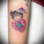 цветной рисунок татуировки кукла гейша с зонтиком - tatufoto.com 180323 - 084