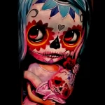 цветной рисунок татуировки с куклой в стиле санта-уэрта - tatufoto.com 180323 - 088
