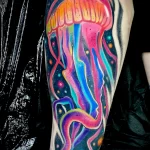 цветной рисунок татуировки с медузой в космосе