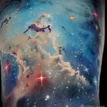 цветной рисунок татуировки со звёздами в космическом небе