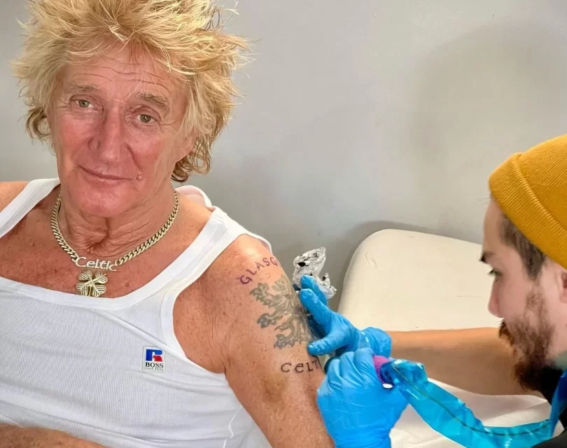 Новая татуировка Рода Стюарта в 78 лет