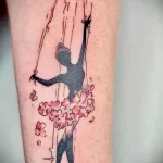 рисунок татуировки на запястье с силуэтом танцующей девушки в платье из цветов - tatufoto.com 230423 - 029