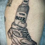 рисунок татуировки с бутылкой пива которая внутри кеда - tatufoto.com 200423 - 048