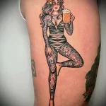 рисунок татуировки с девушкой у которой в левой руке бокал пива - tatufoto.com 200423 - 058