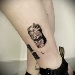 рисунок татуировки с металлической банкой пива внизу ноги девушки - tatufoto.com 200423 - 061