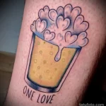 рисунок татуировки с пенным бокалом пива и надпись Одна любовь - tatufoto.com 200423 - 063