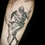рисунок татуировки станцующей девушкой которая танцует со скелетом и надпись Танцует до смерти - tatufoto.com 230423 - 069