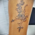 рисунок татуировки танцовщицей на запястье и надпись химена - tatufoto.com 230423 - 077