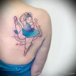 смешной рисунок татуировки с толстой балериной на правой лопатке - tatufoto.com 230423 - 082