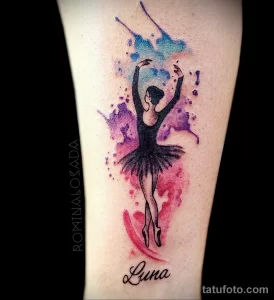 Фото тату: яркая акварельная татуировка балерины на руке, с подписью 'Luna'. Красивый и оригинальный эскиз тату для поклонниц балета.
