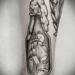 чёрно-белый рисунок татуировки с пенной бутылкой пива и кораблём парусником внутри - tatufoto.com 200423 - 107