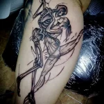 чёрно-белый рисунок татуировки скелет танцует с девушкой - tatufoto.com 230423 - 100