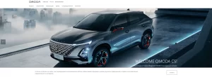 Автомобиль OMODA C5 в современном интерьере. Стильный дизайн и передовые технологии.