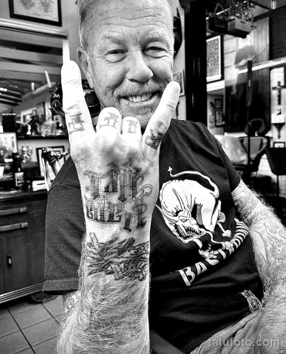 Новая татуировка Джеймса Хетфилда - Papa Het на правой руке - 31.10.2023 tatufoto.com фото для статьи 4