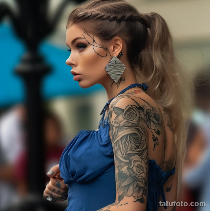 красивая девушка с реалистичными тату в голубом платье 5 - 24,10,2023 tatufoto.com 15