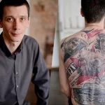 Фото тату на спине, изображающее советскую символику и исторические образы. Детализированный рисунок татуировки с использованием черно-белой гаммы и реалистичной проработкой деталей.