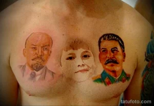 Фото тату: цветная татуировка на груди с портретами Ленина, Мао Цзэдуна и Сталина, выполненная в реалистичном стиле.