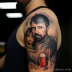 A powerful tattoo on the mans shoulder depicting a f fd ae ad e df 191123 tatufoto.com