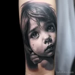 An intimate close up of a black and gray tattoo port beb c ef bea bccee _1 191123 tatufoto.com