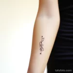 . Minimalist musical notes on wrist. tattoo v 16.11.2023 tatufoto.com 026
