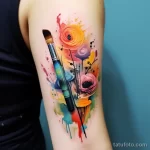 . Painters palette and brushes on inner arm 16.11.2023 tatufoto.com 036