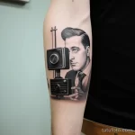 Tattoo of a TV with a silent movie scene on the scre cdaab f d c cfca 181123 tatufoto.com