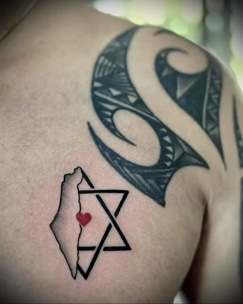 В Израиле выжившие после теракта 7 октября начали делать татуировки в память о трагедии - фото tatufoto.com 3