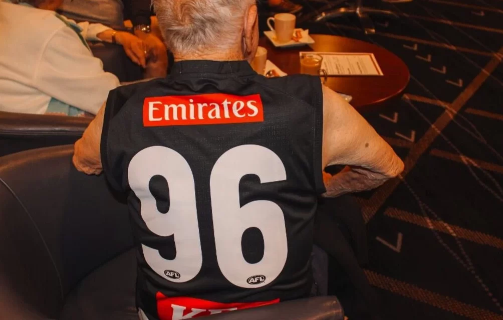 В возрасте 96 лет фанат «Магпайс» Джек Дарлинг сделал татуировку в честь команды «Коллингвуд»
