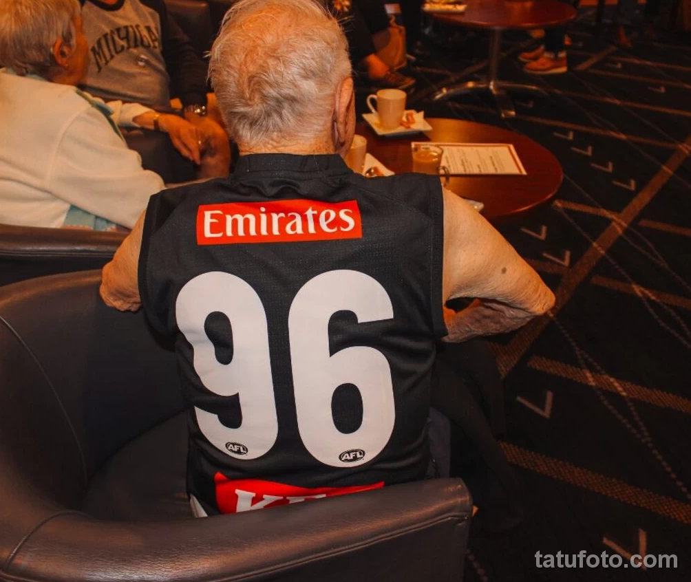 Фото В возрасте 96 лет фанат сделал тату 15.11.2023 tatufoto.com 04