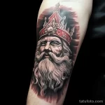 уник тату фото tattoo A miniature but detailed drawing of Santa Claus on the wrist, with an emphasis on his traditional headdress 5_3 13.11.2023 tatufoto.com 48