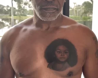 Новая татуировка Майка Тайсона с портретом дочери на левой части груди у сердца